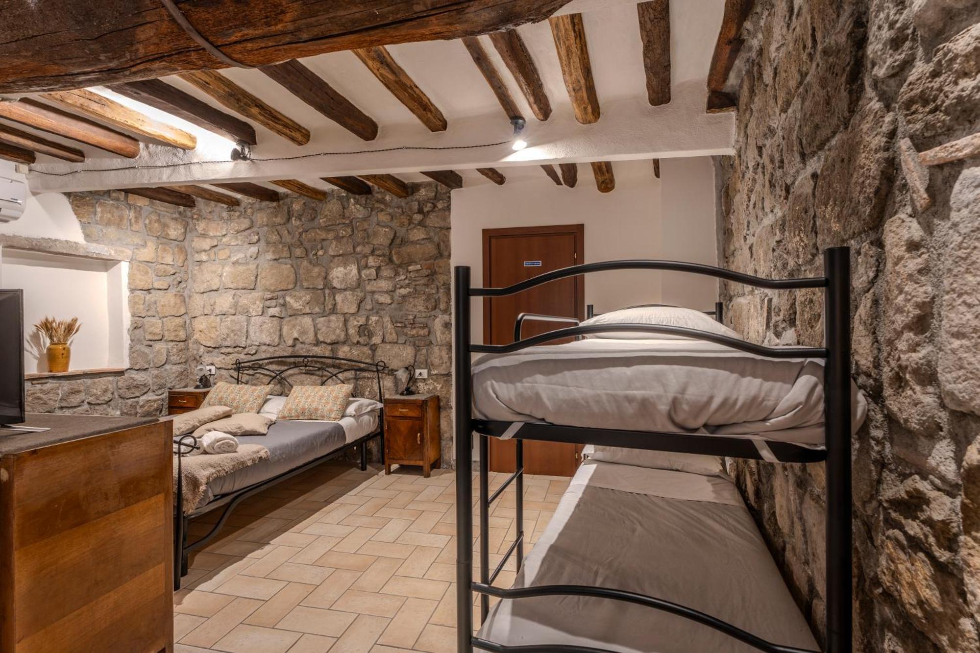 Il Richiastro Medievale Viterbe Extérieur photo