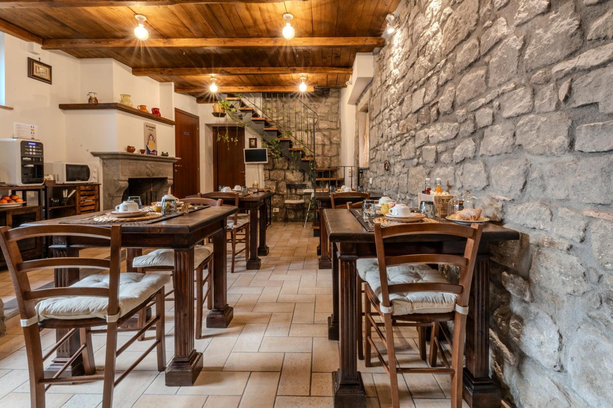 Il Richiastro Medievale Viterbe Extérieur photo